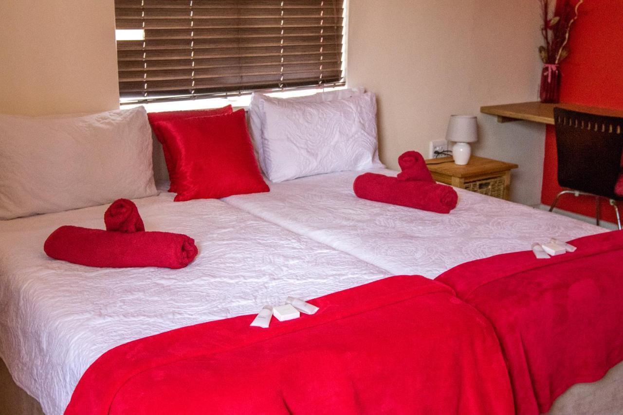 Stay Cleverly Self Catering Apartments Walvis Bay Esterno foto