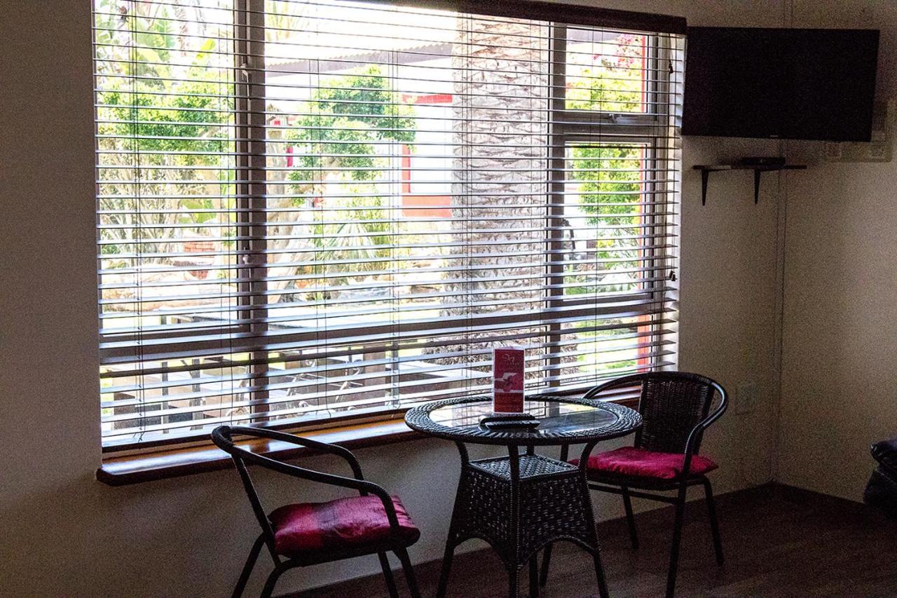 Stay Cleverly Self Catering Apartments Walvis Bay Esterno foto